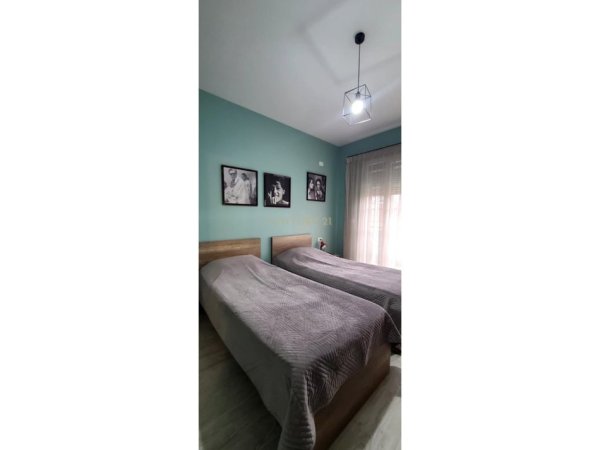 Tirane, jepet me qera apartament 2+1+Ballkon Kati 4, 84 m² 750 € (Neom130204)