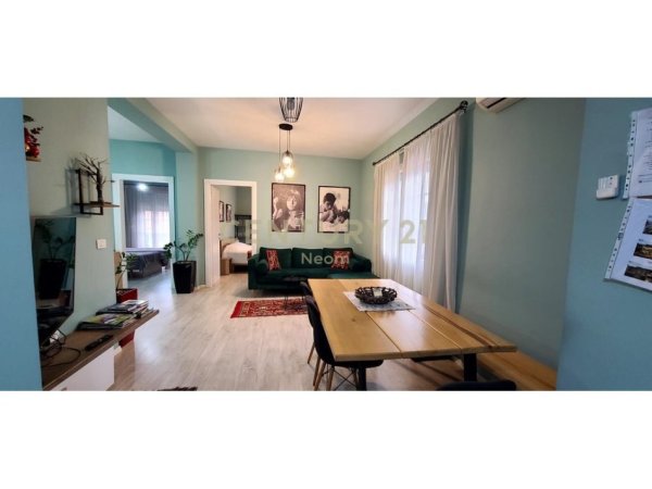 Tirane, jepet me qera apartament 2+1+Ballkon Kati 4, 84 m² 750 € (Neom130204)