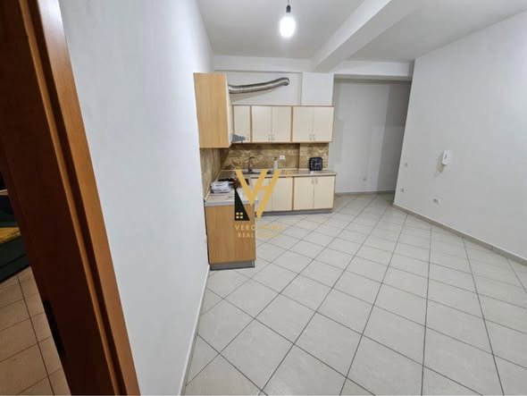 Tirane, jepet me qera apartament 2+1+Ballkon Kati 4, 100 m² 600 € (KOPSHTI ZOOLOGJIK)