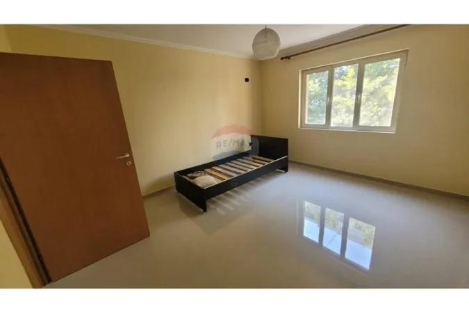 Tirane, jepet me qera apartament 2+1 Kati 4, 