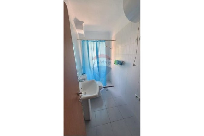 Tirane, jepet me qera apartament 2+1 Kati 4, 