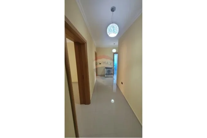 Tirane, jepet me qera apartament 2+1 Kati 4, 