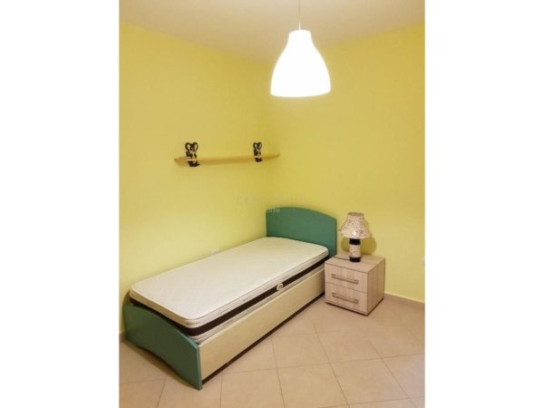 Tirane, jepet me qera apartament 2+1 Kati 4, 94 m² 700 € (Rruga e Barrikadave)