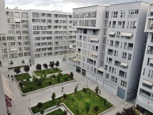 Tirane, shitet apartament 1+1+Ballkon Kati 1, 75 m² 235.000 € (Kika 2)