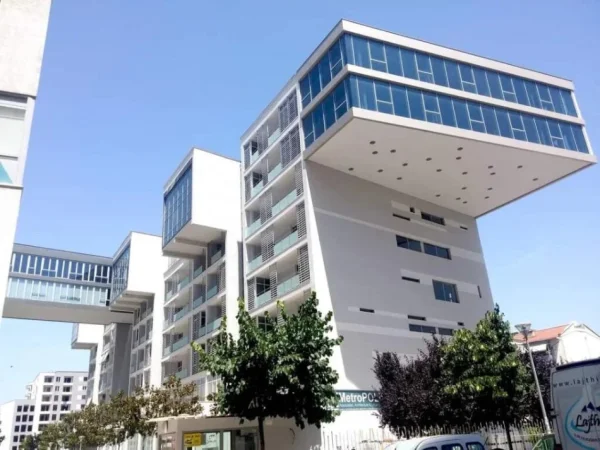 Tirane, shitet apartament 1+1+Ballkon Kati 1, 75 m² 235.000 € (Kika 2)