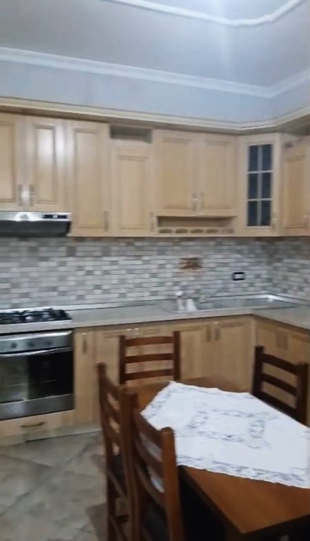 Tirane, jepet me qera Vile 2+1+Ballkon Kati 2, 120 m² 550 € (Kodra e Priftit/Rruga Marie Kraja)