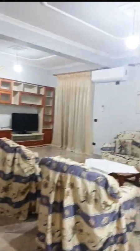 Tirane, jepet me qera Vile 2+1+Ballkon Kati 2, 120 m² 550 € (Kodra e Priftit/Rruga Marie Kraja)