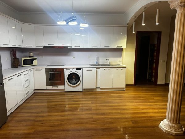 Tirane, jepet me qera apartament 2+1 Kati 5, 800 € 
