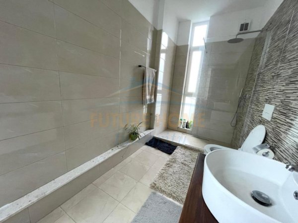 Tirane, jepet me qera Vile 3+1+Ballkon Kati 0, 200 m² 2.000 € (Farke)