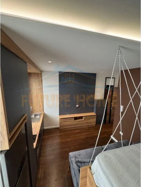 Tirane, jepet me qera 1+1 Kati 5, 350 € (UNAZA E RE)