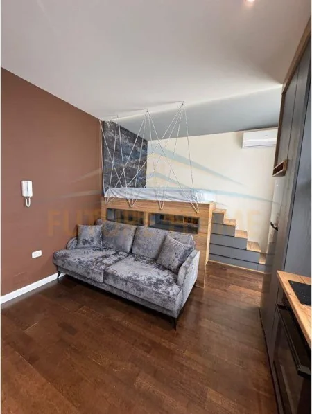 Tirane, jepet me qera 1+1 Kati 5, 350 € (UNAZA E RE)