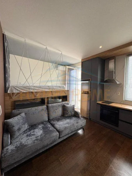 Tirane, jepet me qera 1+1 Kati 5, 350 € (UNAZA E RE)