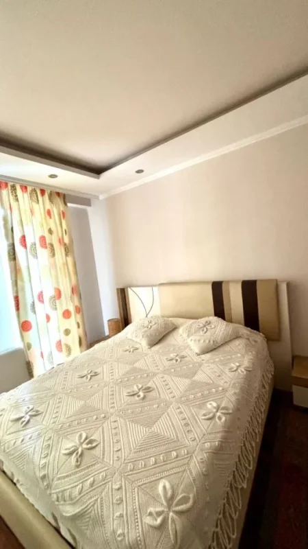 Tirane, jepet me qera apartament 2+1 , (Ambasador 2)