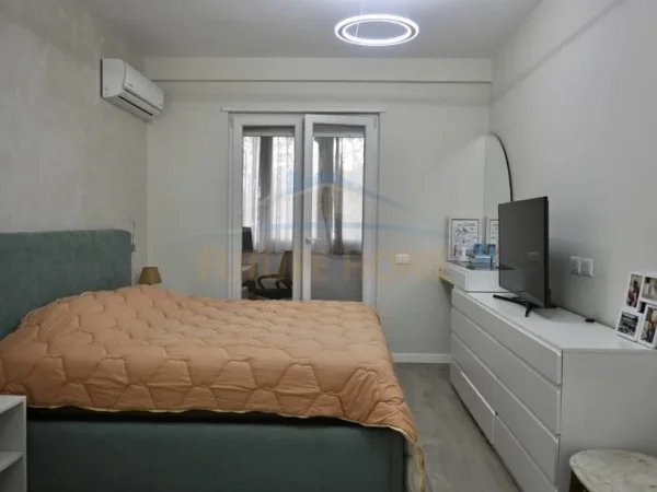 Tirane, shitet apartament 2+1+Ballkon , 105 m² 215.000 € (ALIDEM)