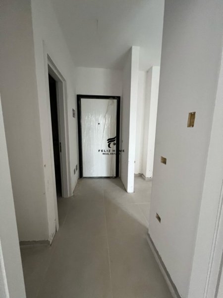 Tirane, shitet apartament 1+1 Kati 3, 52 m² 68.000 € (UNIVERS CITY)
