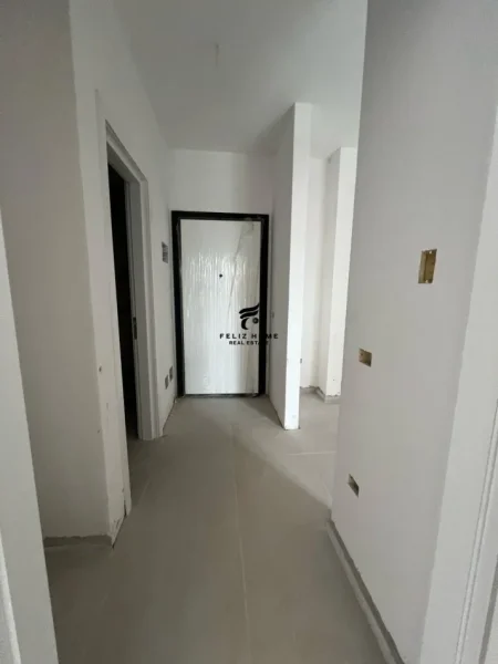 Tirane, shitet apartament 1+1 Kati 3, 52 m² 68.000 € (UNIVERS CITY)