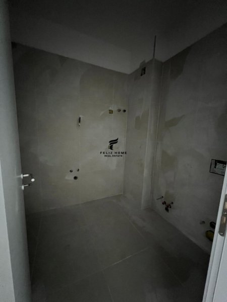 Tirane, shitet apartament 1+1 Kati 3, 52 m² 68.000 € (UNIVERS CITY)