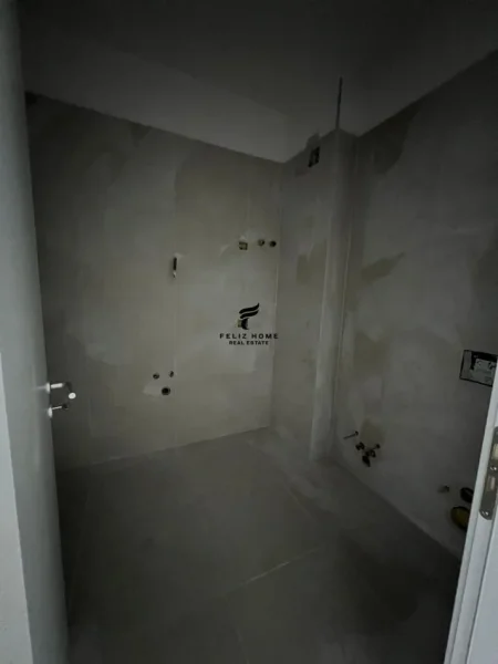 Tirane, shitet apartament 1+1 Kati 3, 52 m² 68.000 € (UNIVERS CITY)