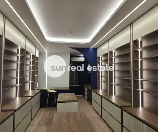 Shkoder, jepet me qera ambjent biznesi Kati 0, 33 m² 1.000 € (PARRUCE)