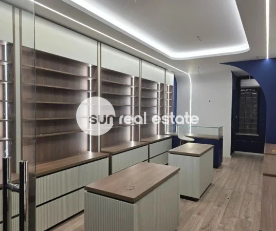 Shkoder, jepet me qera ambjent biznesi Kati 0, 33 m² 1.000 € (PARRUCE)