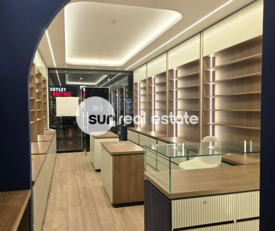 Shkoder, jepet me qera ambjent biznesi Kati 0, 33 m² 1.000 € (PARRUCE)