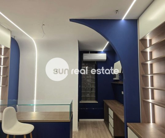 Shkoder, jepet me qera ambjent biznesi Kati 0, 33 m² 1.000 € (PARRUCE)