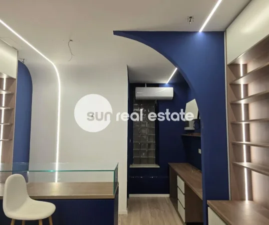 Shkoder, jepet me qera ambjent biznesi Kati 0, 33 m² 1.000 € (PARRUCE)