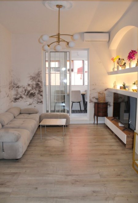 Tirane, jepet me qera apartament 2+1 Kati 3, 70 m² 1.100 € (BLLOKU ,KAFE ROMA)