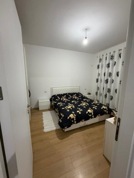 Tirane, jepet me qera apartament 1+1+Ballkon Kati 3, 60 m² 400 € (Grand Gallery)