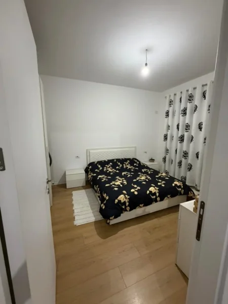 Tirane, jepet me qera apartament 1+1+Ballkon Kati 3, 60 m² 400 € (Grand Gallery)