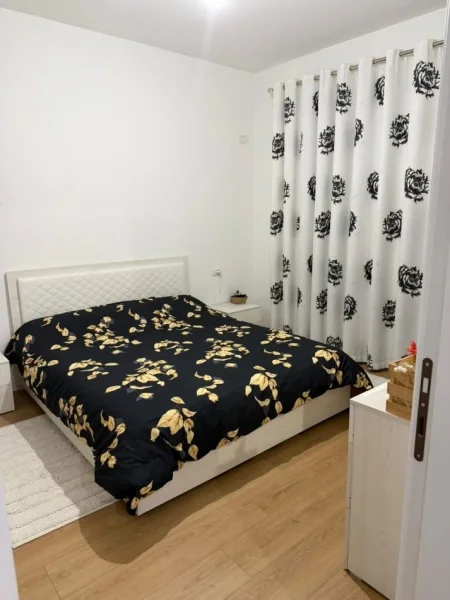 Tirane, jepet me qera apartament 1+1+Ballkon Kati 3, 60 m² 400 € (Grand Gallery)