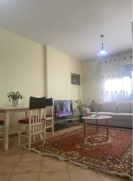 Shqiperi, jepet me qera apartament 1+1 Kati 2, 60 m² 500 € (Rruga Riza Cërova)