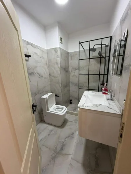 Tirane, jepet me qera apartament 2+1 Kati 6, 106 m² 650 € (astir)