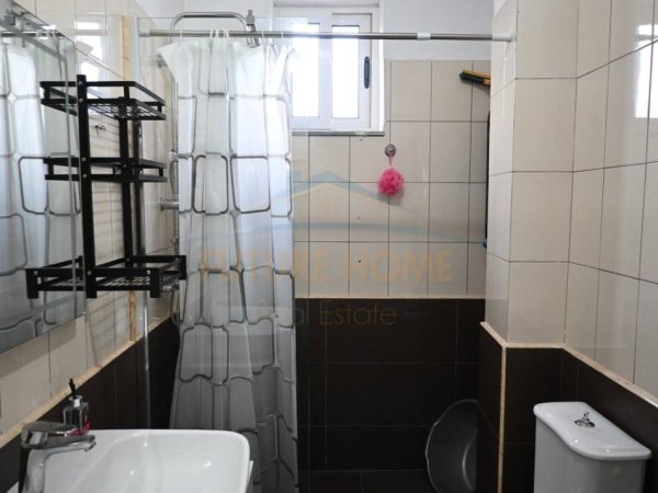 Tirane, jepet me qera apartament 2+1+Ballkon Kati 3, 105 m² 680 € (RRUGA E DIBRES)