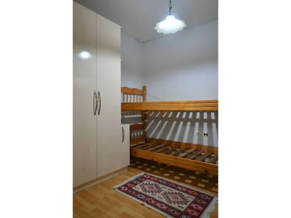 Tirane, jepet me qera apartament 2+1+Ballkon Kati 3, 105 m² 680 € (RRUGA E DIBRES)