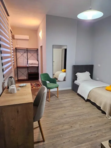 Tirane, shitet hotel , 285 m² (Rruga e Durresit)