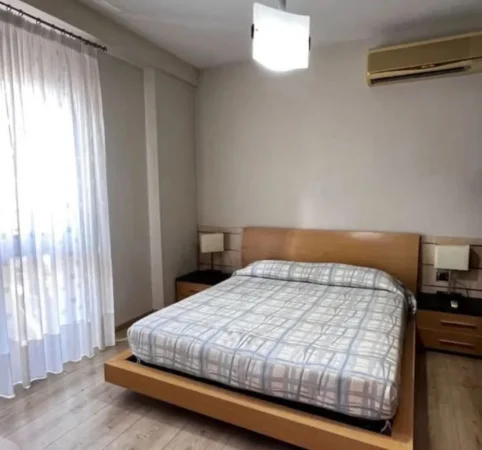 Tirane, jepet me qera apartament 2+1 Kati 4, 1.200 € 