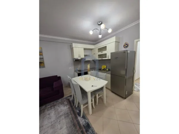 Tirane, jepet me qera apartament 2+1 Kati 2, 89 m² 500 € (Rruga 3 deshmoret)