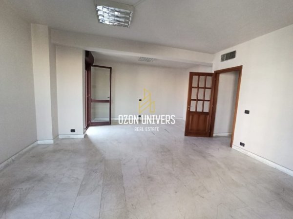 Tirane, jepet me qera apartament 3+1+Ballkon Kati 7, 130 m² 1.800 € (Qendër, pranë Toptanit)