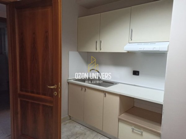 Tirane, jepet me qera apartament 3+1+Ballkon Kati 7, 130 m² 1.800 € (Qendër, pranë Toptanit)