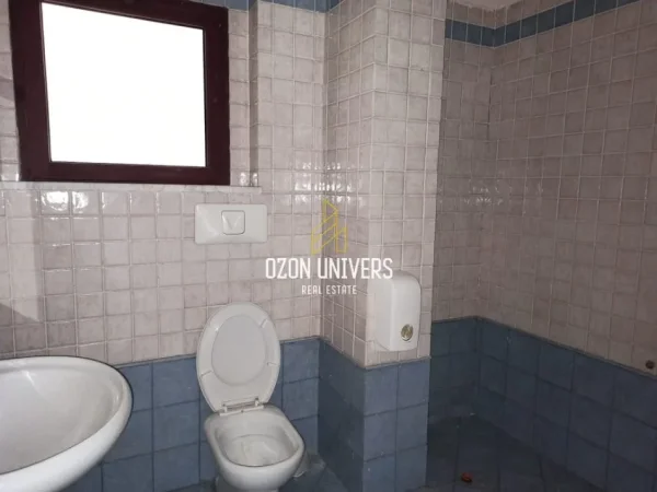 Tirane, jepet me qera apartament 3+1+Ballkon Kati 7, 130 m² 1.800 € (Qendër, pranë Toptanit)