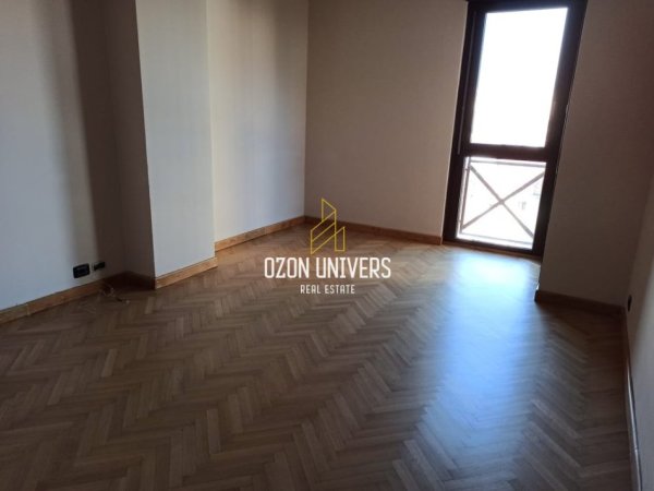 Tirane, jepet me qera apartament 3+1+Ballkon Kati 7, 130 m² 1.800 € (Qendër, pranë Toptanit)