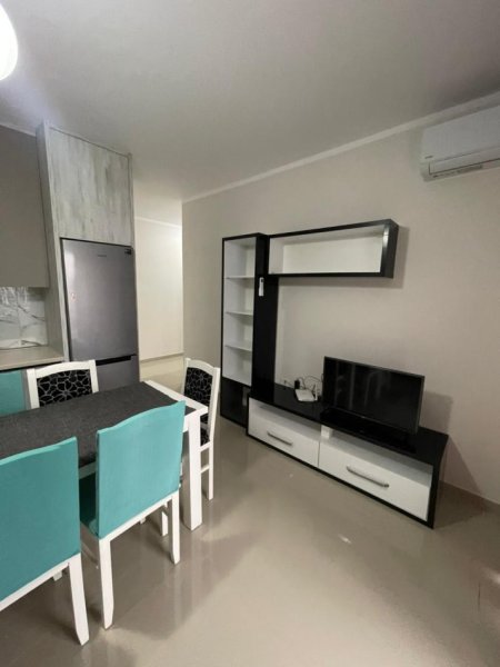 Tirane, jepet me qera apartament 2+1+Ballkon , 90 m² 500 € (Ish Dogana)