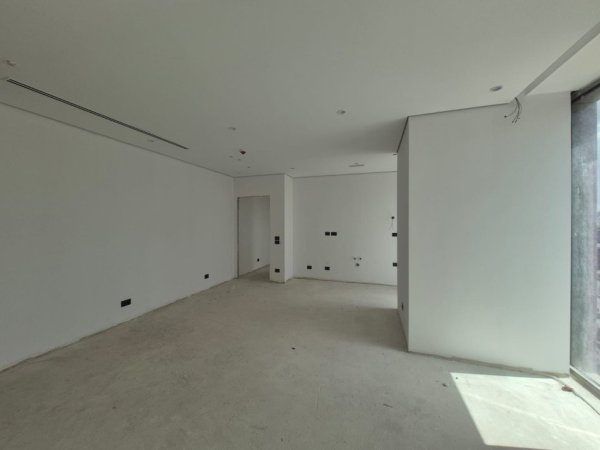 Tirane, jepet me qera ambjent biznesi Kati 20, 150 m² 3.000 € (DOWN TOWN ONE)