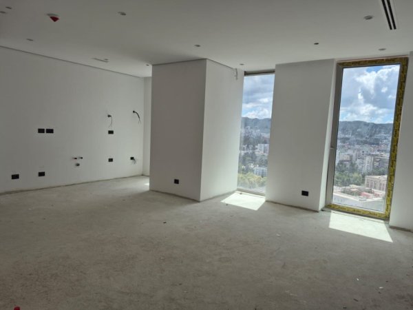 Tirane, jepet me qera ambjent biznesi Kati 20, 150 m² 3.000 € (DOWN TOWN ONE)