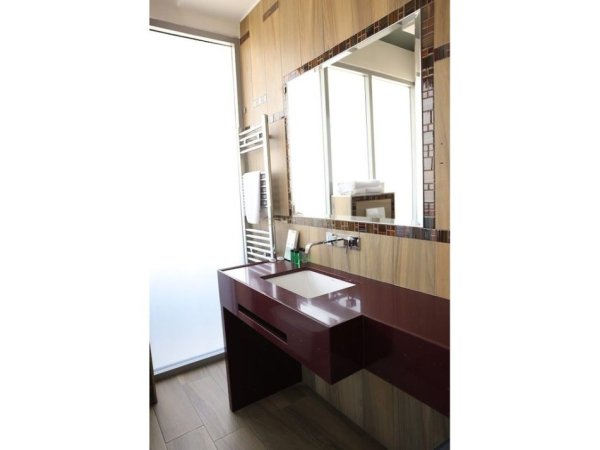 Tirane, shitet hotel Kati 8, 2.400 m² 5.500.000 € (Rruga e Elbasanit)