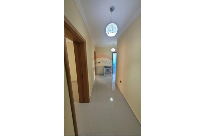 Tirane, jepet me qera apartament 2+1 Kati 4, 68 m² 450 € 