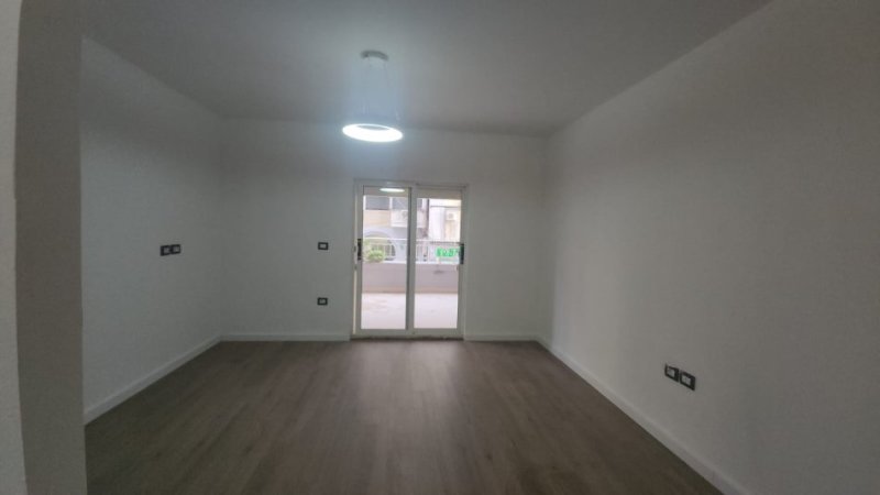 Tirane, shitet apartament 1+1 Kati 2, 