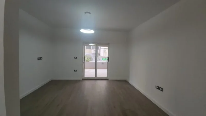 Tirane, shitet apartament 1+1 Kati 2, 