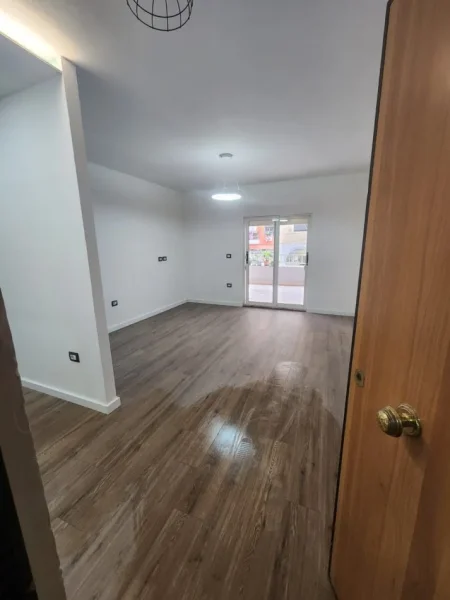 Tirane, shitet apartament 1+1 Kati 2, 